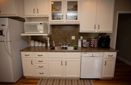 Sparta Cottage | Aunt B's Cottage~Minutes from Hiking, Kayaking, and Waterfalls