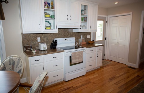Sparta Cottage | Aunt B's Cottage~Minutes from Hiking, Kayaking, and Waterfalls