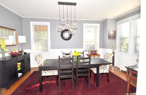 Berkeley Springs House | Aunt Bea's Bungalow - Pet Friendly - Hot Tub - Screen Porch - Wifi - Fenced Yard - King Bed - Town