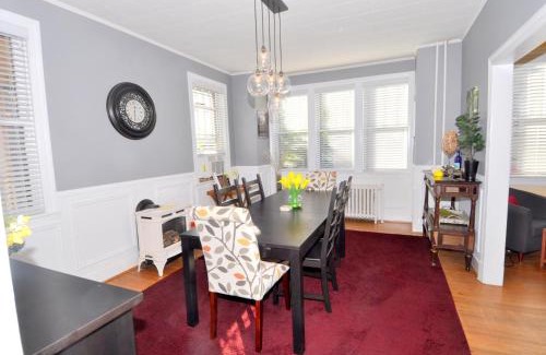 Berkeley Springs House | Aunt Bea's Bungalow - Pet Friendly - Hot Tub - Screen Porch - Wifi - Fenced Yard - King Bed - Town