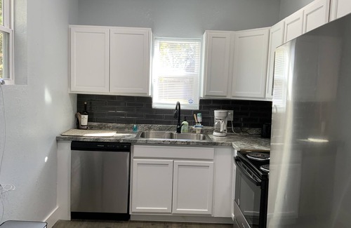 Bastrop Cottage | Aunt Elaine's Downtown Cottage