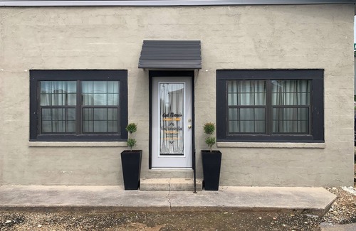 Mountain View Apartment | Aunt Minnie's Peabody Flat near Mountain View's Historic Courthouse Square