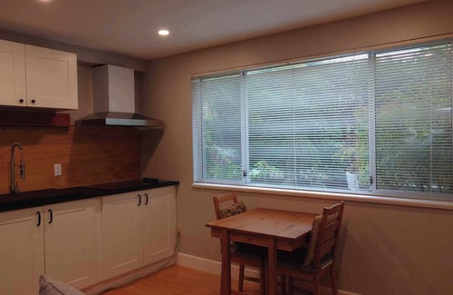 Gibsons House | Aura Garden: Cozy Retreat 5 minutes from the heart of lower Gibsons and trails.