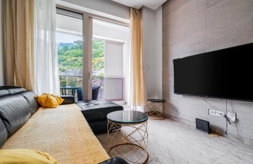 Rafajlovici Apartment | AURA TOWER Apartments by Gaby