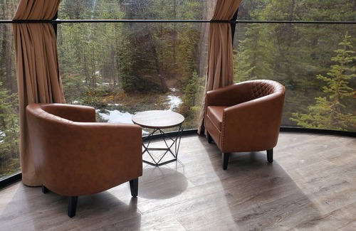 Rock Lake House | AuroraSphere Transparent Dome on Wilderness Trail -Secluded with Vista Views