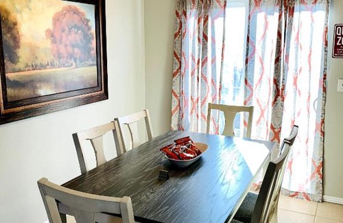 Aurora House | Aurora 2 King Beds Updated, Cozy Home