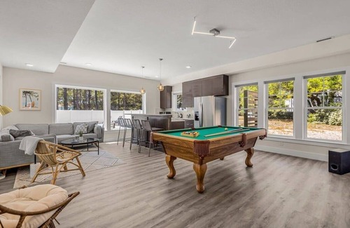 Whalehead Beach House | Aurora 6 BR Elevator Theater Rec Room, Pool & Hot