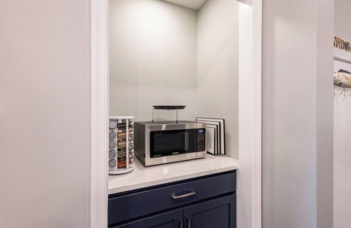 Cambridge House | Aurora Blue - A Stylish Experience n