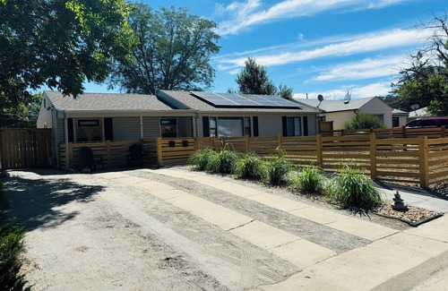Delmar Parkway House | Aurora-Denver Charming 2-bedroom house w private gated outside space