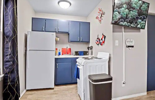 Aurora Apartment | Aurora Gem: Cozy Studio, near Downtown Aurora