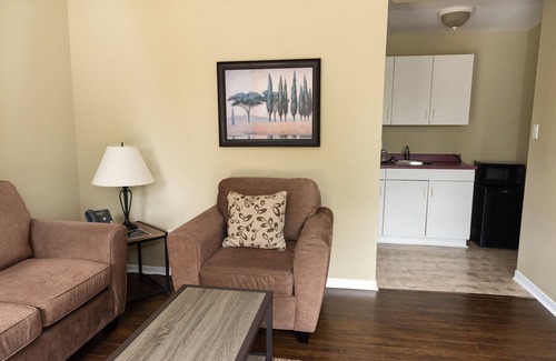 Kingston Hotel | Aurora Inn