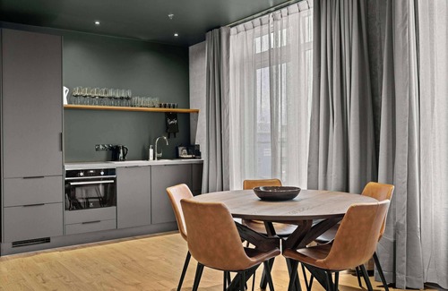 Iceland Apartment | Aurora Nooks - Family Suite with free parking