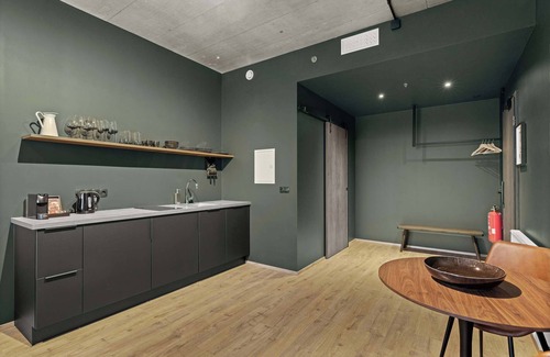 Reykjavik Apartment | Aurora Nooks - Superior Studio for 2 - free parking