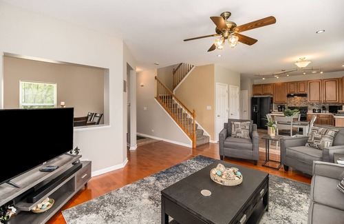 Fox Valley House | Aurora Rental - Shiloh