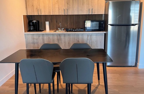 Airdrie Apartment | Aurora spot, cozy 1 bedroom basement, lake view, 20nMins from airport.