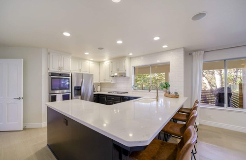 Sunset House | Aurora Treetop Chalet : luxury. hot tub. game room.