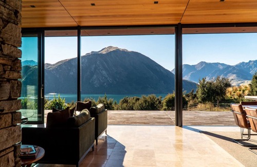 Wanaka House | Aurum | Magnificent views | 3 bedroom luxury villa