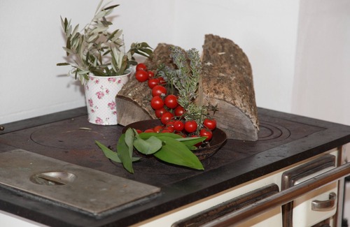 Kaufbeuren House | Aussiedlerhof surrounded by meadows and forests, tasteful antique furnishings