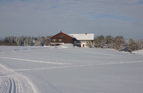 Kaufbeuren House | Aussiedlerhof surrounded by meadows and forests, tasteful antique furnishings