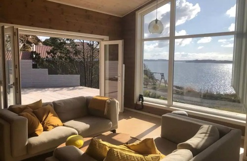 Austevoll House | Austevoll Cottage With Stunning sea Views!