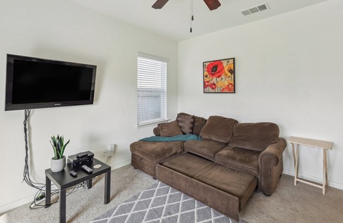 Manor House | Austin Area Vacation Rental ~ 18 Mi to Downtown!