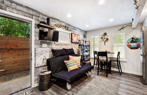 Hyde Park Apartment | Austin Flats #100, Historic Hyde Park