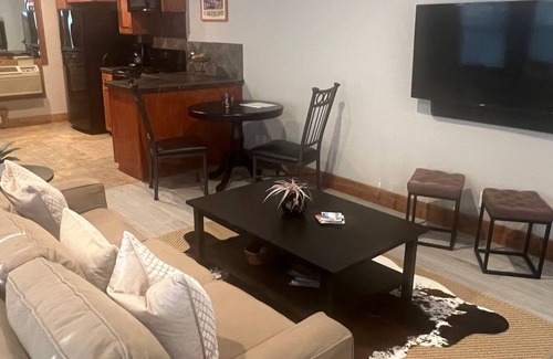 West Oak Hill House | Austin Hill Country - Guest House W/ Pool. Newly renovated, 12 Min To Downtown
