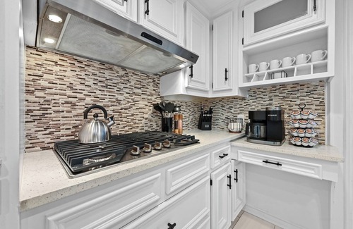 Saxony House | Austin Music Retreat - Spacious 5BR home w/private pool & game room near Austin