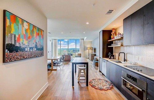 Rainey Street Historic District Condo | Austin Rainey St. corner condo - lake views & two balconies - pool & gym