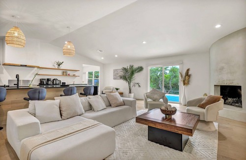 West Oak Hill House | Austin Sanctuary: Modern Haven Near Zilker Park