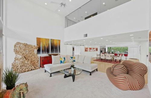 Westridge Estates House | Austin Timber Ridge Treehouse- Modern Multi Level Near Austin!