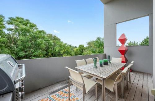 Westridge Estates House | Austin Timber Ridge Treehouse- Modern Multi Level Near Austin!