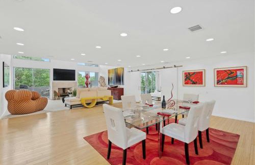 Westridge Estates House | Austin Timber Ridge Treehouse- Modern Multi Level Near Austin!