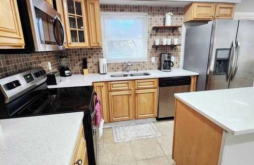 Westside House | Austin Villa: 4Bd/2Bth Huge House/Parking Sleeps 8! Jacksoville, FL
