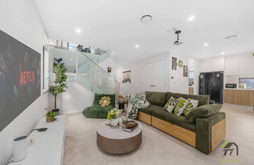 Austral House | Austral Five-bedroom, Two-story Detached House