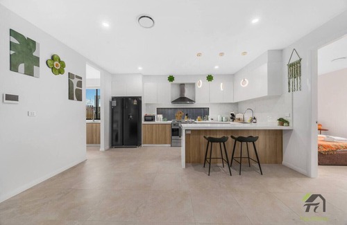 Austral House | Austral Five-bedroom, Two-story Detached House
