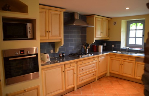 Auriac-sur-Vendinelle Cottage | Autan roses, Character Cottage in Lauragais Auriac/Vendinelle