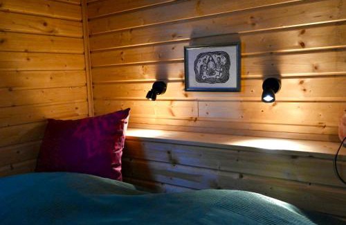 Dargun Apartment | Autarker Schäferwagen mit Kamin ganzjährig nutzbar