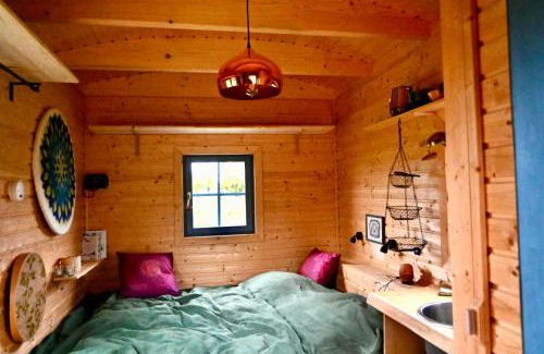 Dargun Apartment | Autarker Schäferwagen mit Kamin ganzjährig nutzbar