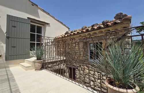 Saint-Martin-de-Castillon House | Authentic dream home in Provence