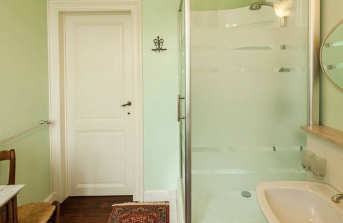 Comblain-la-tour Cottage | Authentic village house with romantic garden and wooden gazebo.