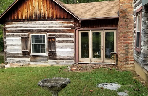Cadiz Cabin | Authentic 1800s Century Kentucky Log Cabin Land Bewteen the Lakes