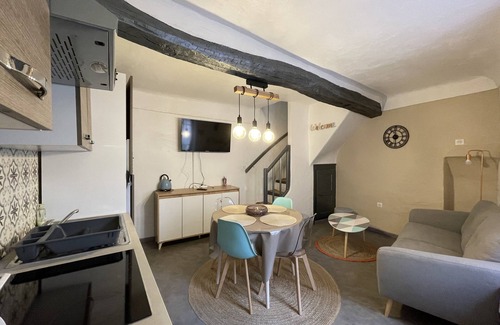 Tourrettes-sur-Loup House | AUTHENTIC 3-ROOM APARTMENT IN THE HEART OF THE VILLAGE