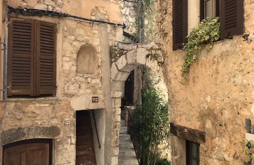 Tourrettes-sur-Loup House | AUTHENTIC 3-ROOM APARTMENT IN THE HEART OF THE VILLAGE