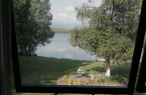 Meadow Lakes House | Authentic Alaskan slice of heaven