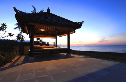 Gerokgak Villa | Authentic Beachvilla with cook, private pool, staff and lush tropical garden