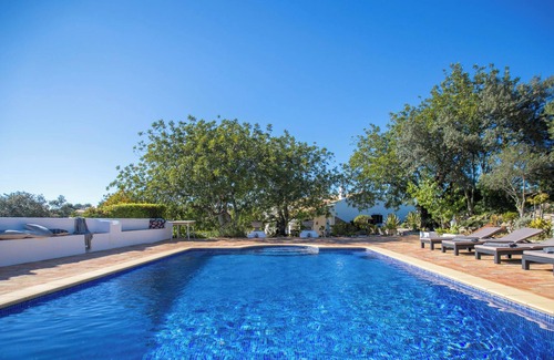 Quinta das Raposeiras Villa | Authentic big quinta with swimming pool on large grounds.