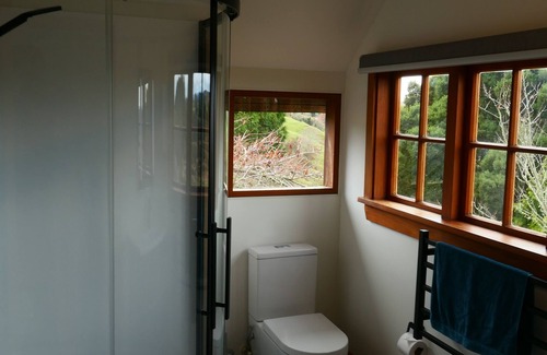 Raetihi Cabin | Authentic Canadian log house with the view of Mount Ruapehu