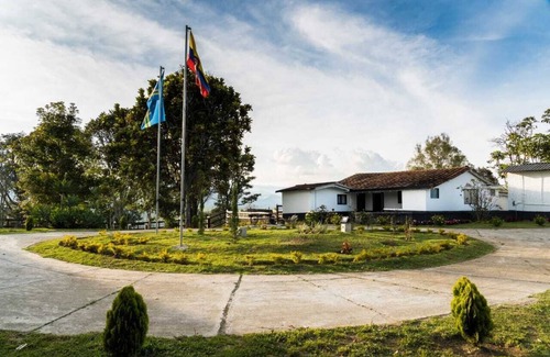 Entrerrios House | Authentic Colombian Finca away from the cities - Calm - Peace - Adventure