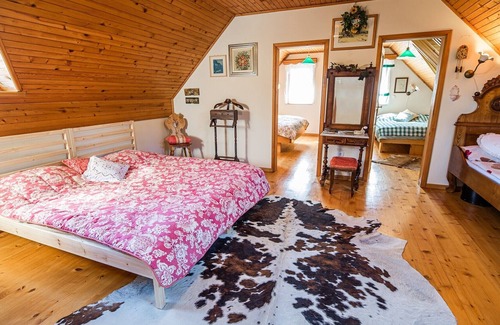 Krsko Villa | Authentic Countryside Villa with Hot tub